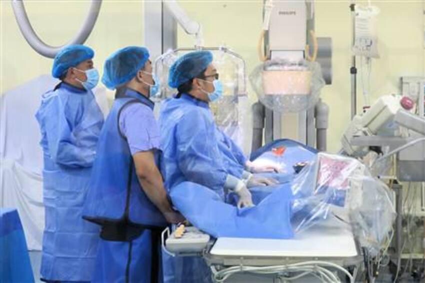 Bệnh viện Nhi Hải Phòng triển khai can thiệp tim mạch cho 03 bệnh nhi còn ống động mạch sau sinh