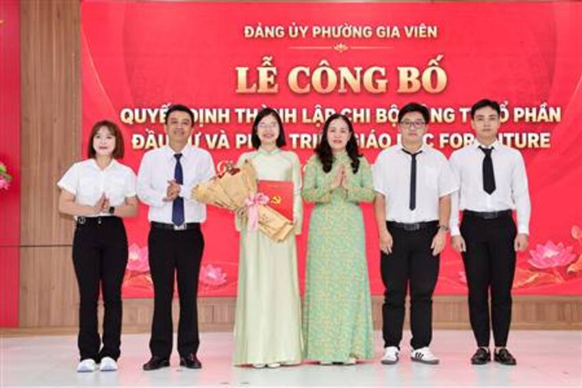 Đảng ủy phường Gia Viên thành lập Chi bộ Công ty Cổ phần Đầu tư và Phát triển giáo dục For Future