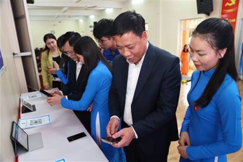 Phường An Phong ra mắt mô hình “Ứng dụng công nghệ Chatbot AI trên Zalo mini app phường An Phong” và trang “Phổ cập số phường An Phong”