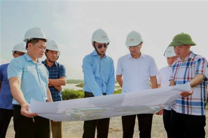 Phó Chủ tịch Thường trực UBND thành phố kiểm tra việc giải ngân vốn đầu tư công và vận hành chính quyền địa phương 02 cấp tại các xã khu...