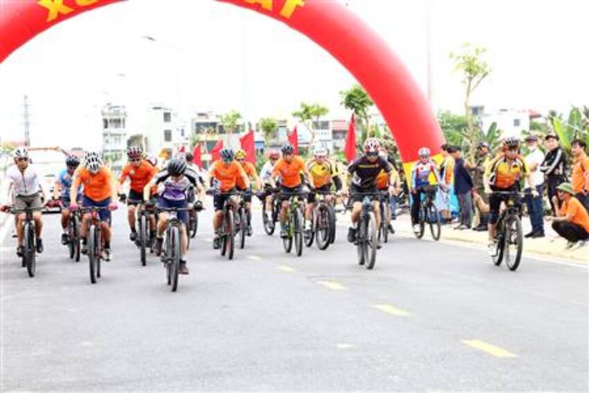 Gần 200 Vận động viên tham gia Giải đua xe đạp phường Phù Liễn lần thứ I, chào mừng thành công Bầu cử đại biểu Quốc hội khóa XVI và đại biểu HĐND các cấp