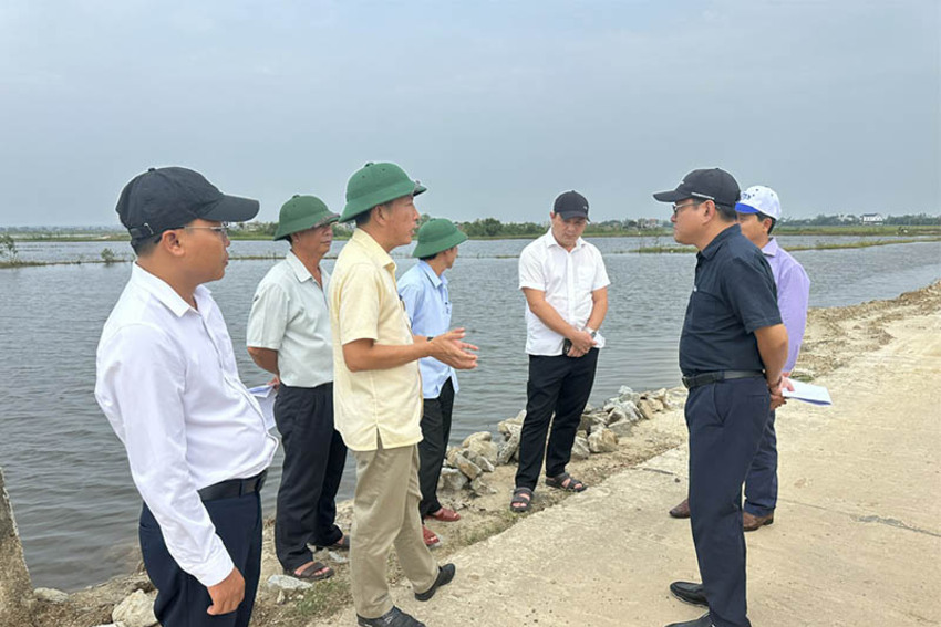 Xã Quảng Điền: Bí thư Đảng ủy kiểm tra các công trình, dự án trước mùa mưa bão