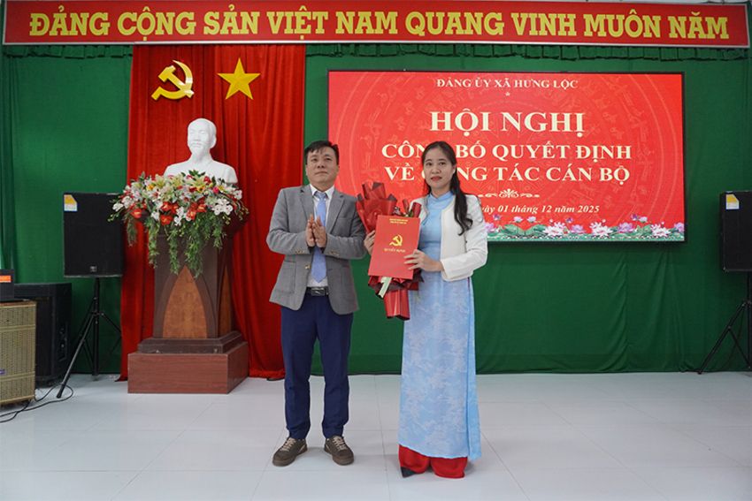 Xã Hưng Lộc: Công bố quyết định về công tác nhân sự