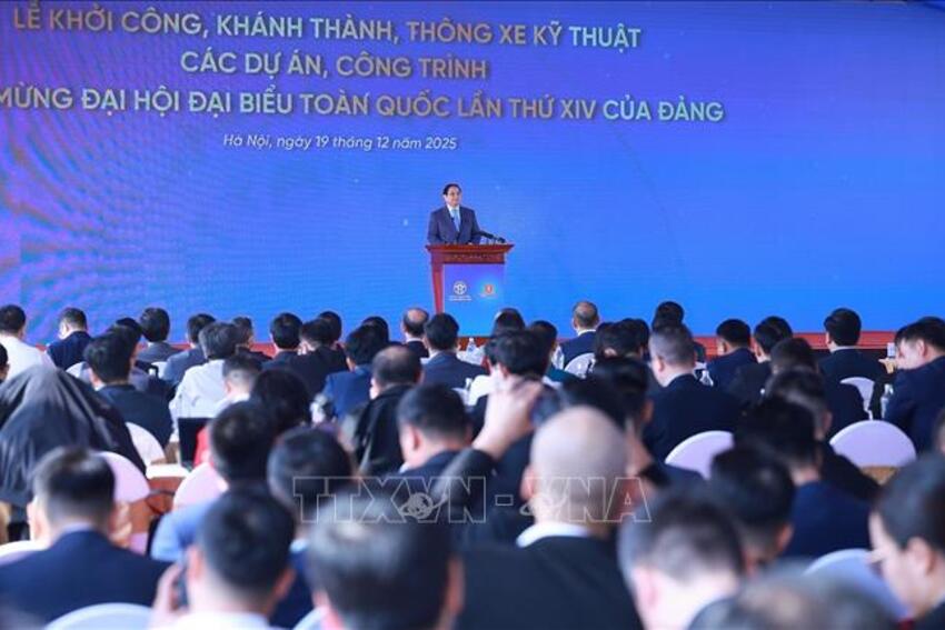 Thủ tướng: Mồ hôi, máu và nước mắt kết tinh thành những công trình kiến tạo cho sự phát triển