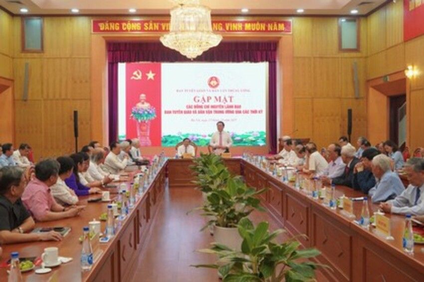 Gặp mặt các thế hệ lãnh đạo Ban Tuyên giáo và Dân vận Trung ương qua các thời kỳ