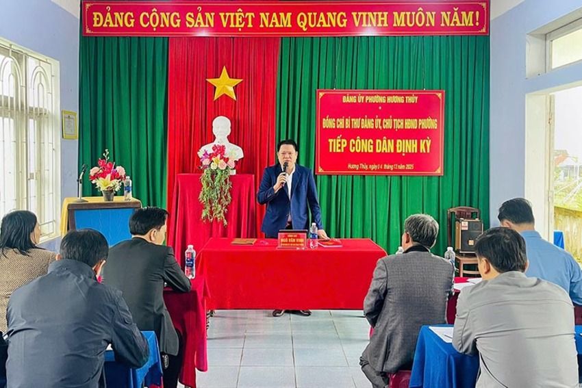 Hương Thủy: Bí thư Đảng ủy tiếp công dân định kỳ tại Tổ dân phố Lợi Nông