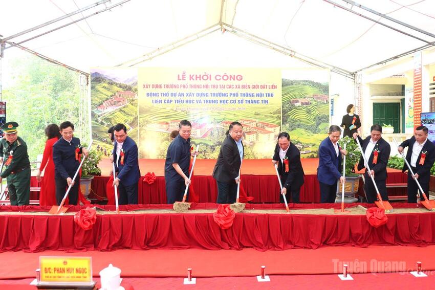 Chủ tịch UBND tỉnh Phan Huy Ngọc dự Lễ động thổ khởi công trường Phổ thông nội trú liên cấp Tiểu học và THCS Thàng Tín