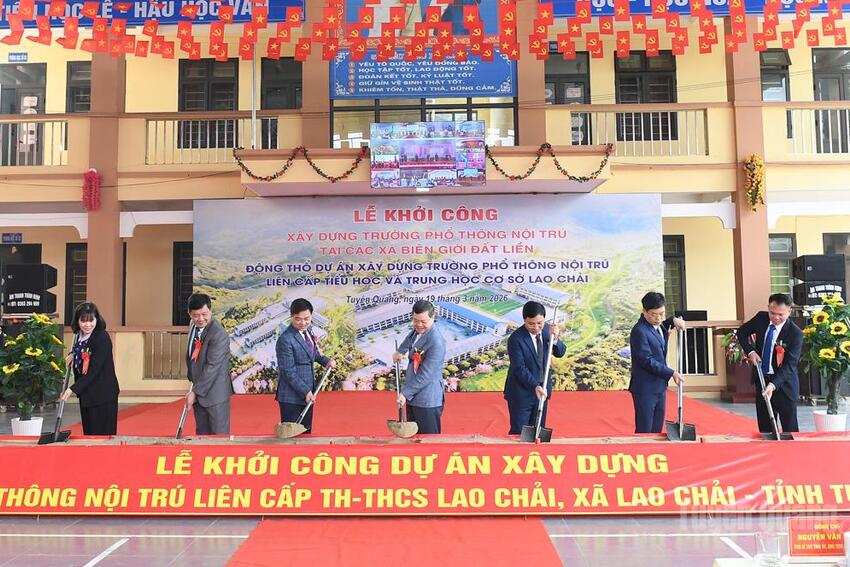 Chủ tịch HĐND tỉnh Nguyễn Văn Sơn dự Lễ khởi công xây dựng trường Phổ thông nội trú liên cấp TH và THCS Lao Chải