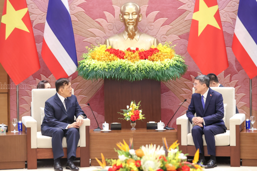 Thủ tướng Chính phủ Lê Minh Hưng hội kiến Nhà Vua Thái Lan