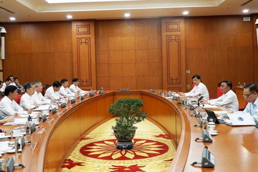 Kết luận của Bộ Chính trị, Ban Bí thư về tăng cường lãnh đạo, chỉ đạo công tác tổ chức đại hội đảng bộ các cấp tiến tới Đại hội XIV của Đảng