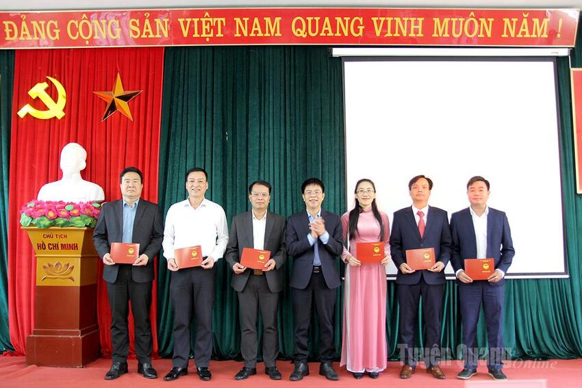 Bế giảng lớp Bồi dưỡng lãnh đạo, quản lý cấp Sở và tương đương năm 2025