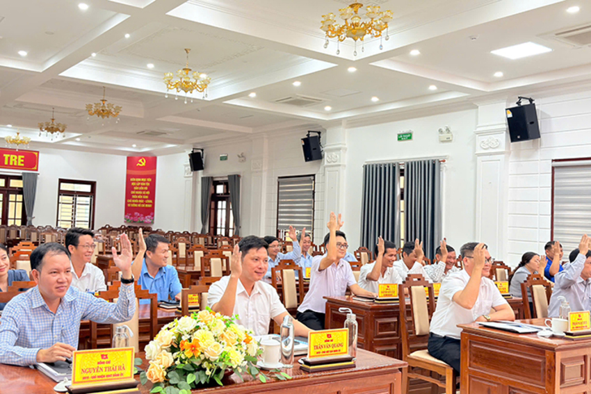 Xã Khe Tre: Hội nghị Ban Chấp hành Đảng bộ bất thường, xem xét kiện toàn tổ chức đảng