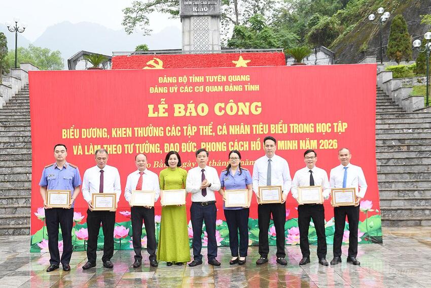 Đảng ủy các cơ quan Đảng tỉnh tổ chức Lễ báo công dâng Bác tại Pác Bó, tỉnh Cao Bằng