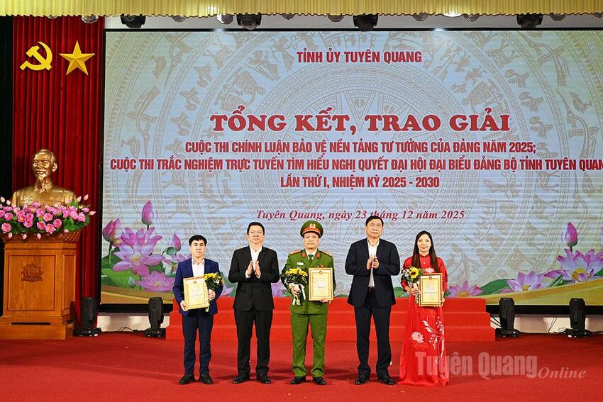Tổng kết, trao giải hai cuộc thi về bảo vệ nền tảng tư tưởng của Đảng và tìm hiểu Nghị quyết Đảng bộ tỉnh Tuyên Quang