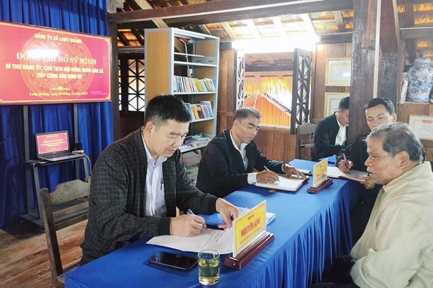 Long Quảng: Bí thư Đảng uỷ tiếp công dân định kỳ: Xử lý kịp thời, dứt điểm các kiến nghị, phản ánh của công dân