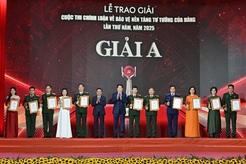 Lễ trao giải Cuộc thi Chính luận về Bảo vệ nền tảng tư tưởng của Đảng