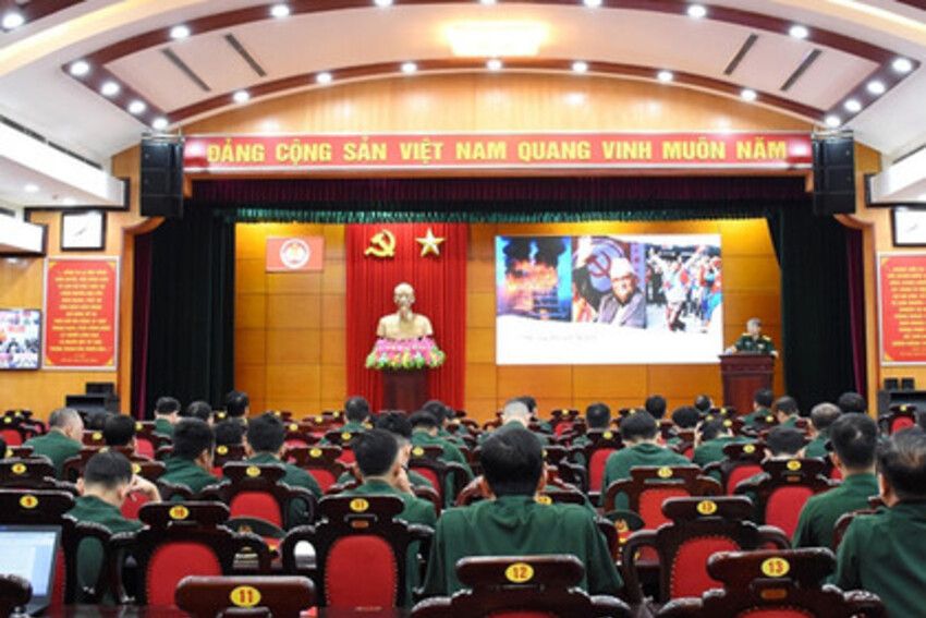 Hội nghị bồi dưỡng báo cáo viên toàn quân tháng 10/2025