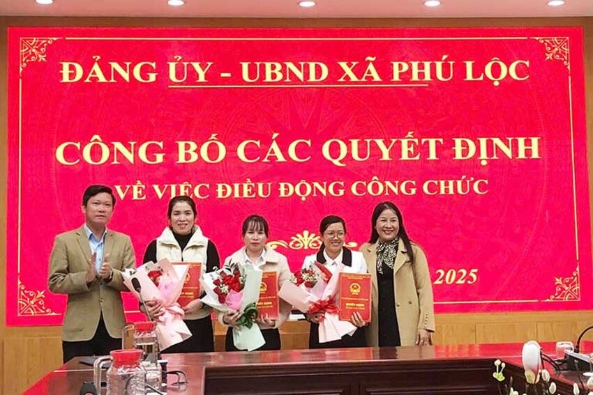 Phú Lộc: Bí thư Đảng ủy dự công bố Quyết định điều động công chức