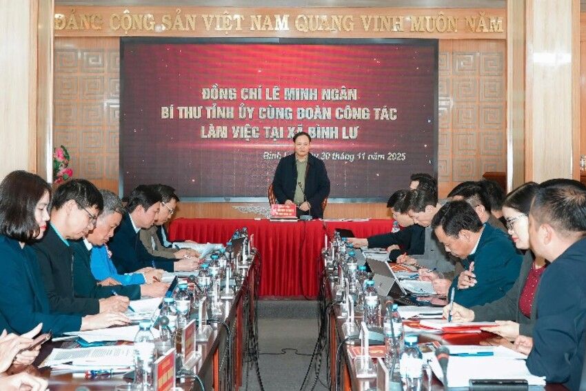 Bí thư Tỉnh uỷ Lê Minh Ngân làm việc tại xã Bình Lư
