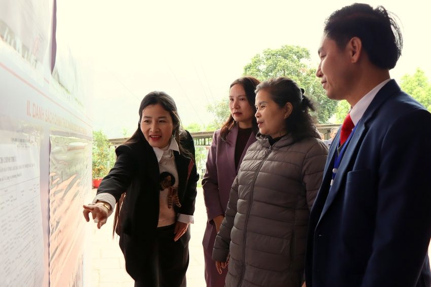 Trưởng Đoàn Đại biểu Quốc hội tỉnh kiểm tra công tác bầu cử tại xã Tả Lèng