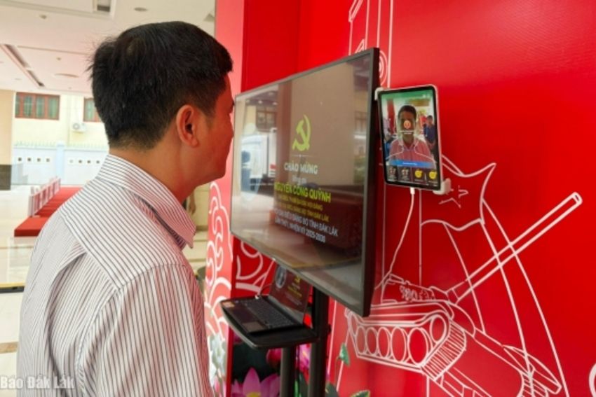 Sử dụng công nghệ AI để điểm danh đại biểu dự Đại hội Đảng bộ tỉnh Đắk Lắk lần thứ I