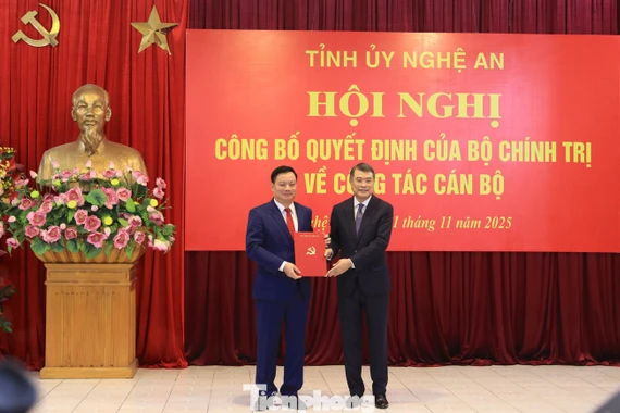 Ông Nguyễn Khắc Thận giữ chức Bí thư Tỉnh ủy Nghệ An