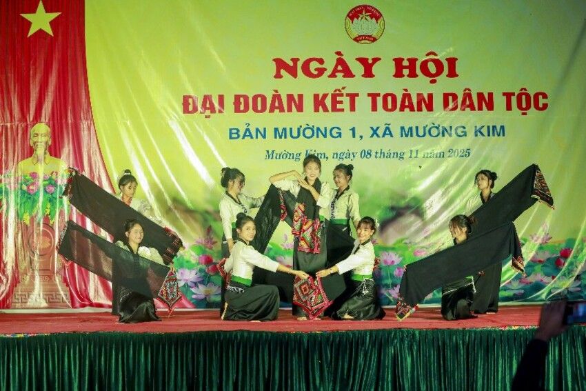 Học Bác đoàn kết, thi đua xây dựng đời sống mới