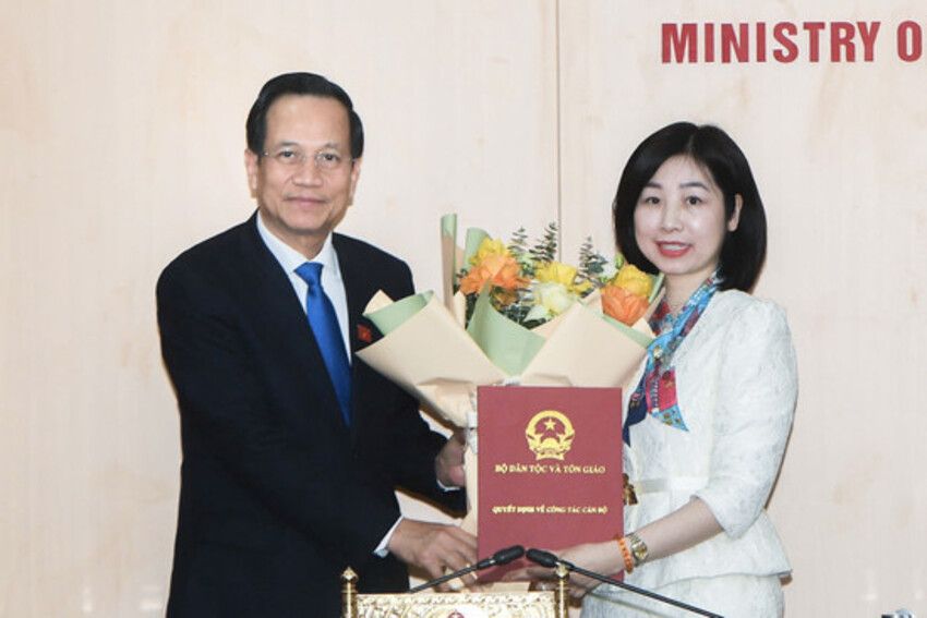 Bộ trưởng Đào Ngọc Dung trao quyết định bổ nhiệm cán bộ