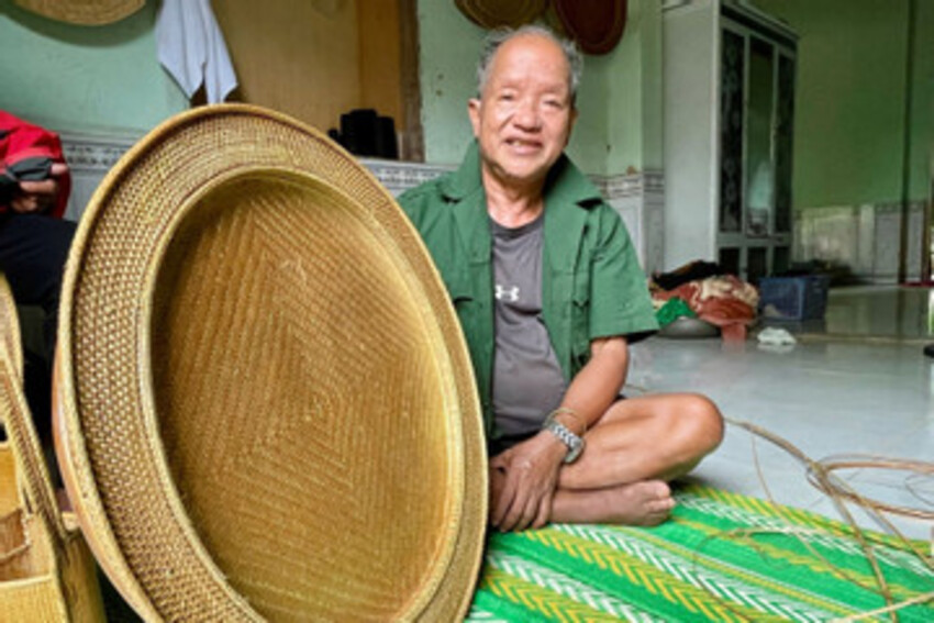 Nghệ nhân 84 tuổi giữ nghề đan lát của đồng bào Cơ Tu