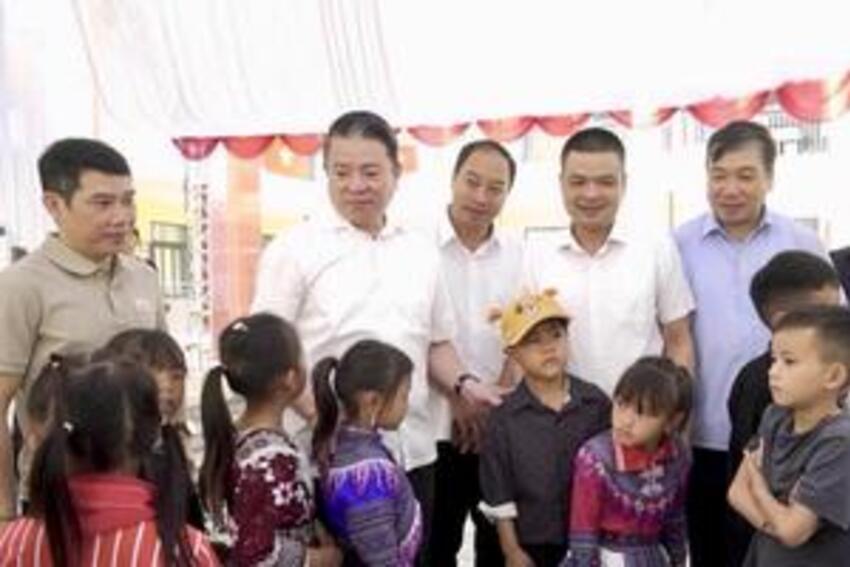 Trưởng ban Tuyên giáo Tỉnh ủy Tuyên Quang kiểm tra công tác chuẩn bị năm học mới tại Pà Vầy Sủ