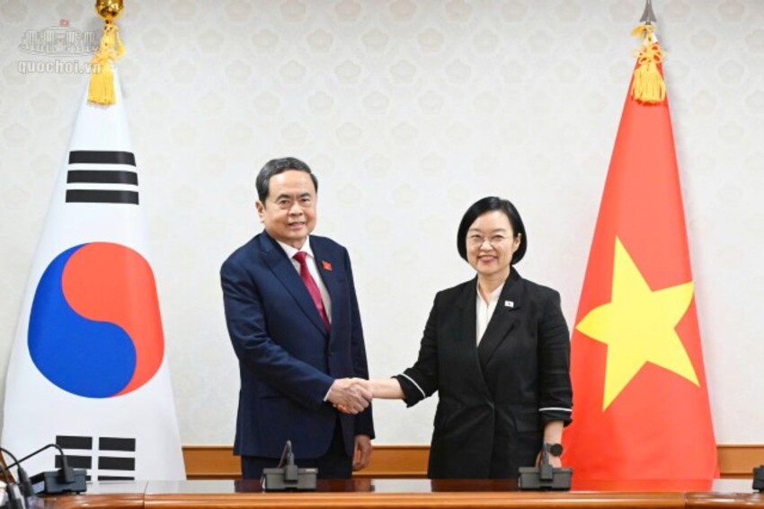 Chủ tịch Quốc hội Trần Thanh Mẫn hội kiến Thủ tướng Hàn Quốc Han Seong Sook