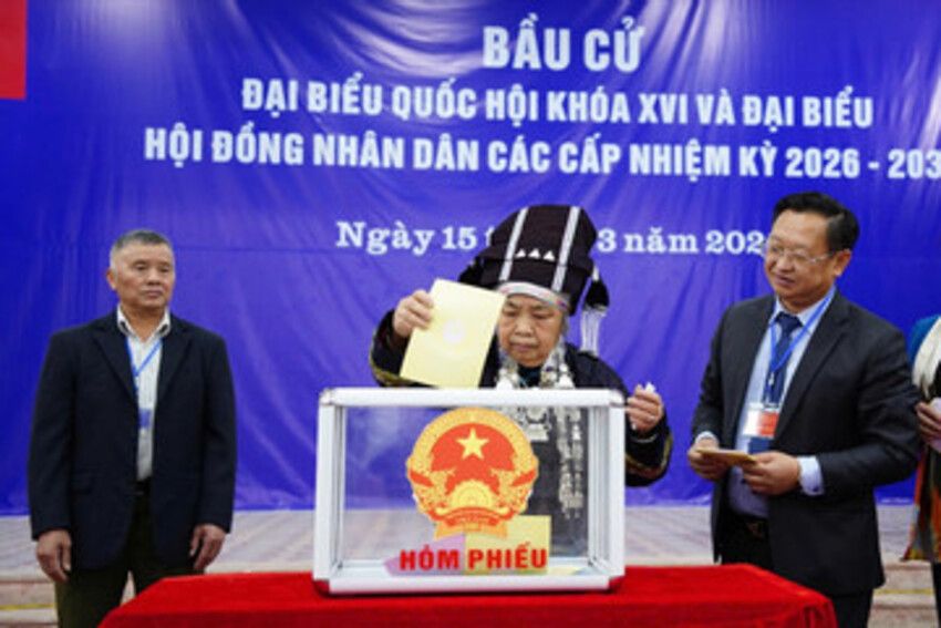 Bố trí ăn nghỉ, đưa đón cử tri vùng khó trong ngày bầu cử