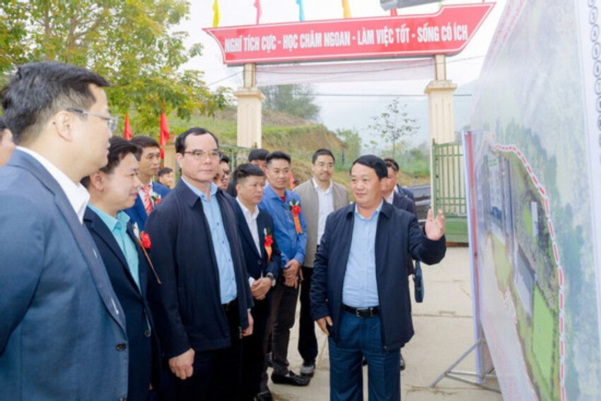 Thứ trưởng thường trực Bộ Dân tộc và Tôn giáo dự khởi công trường nội trú liên cấp tại Tuyên Quang