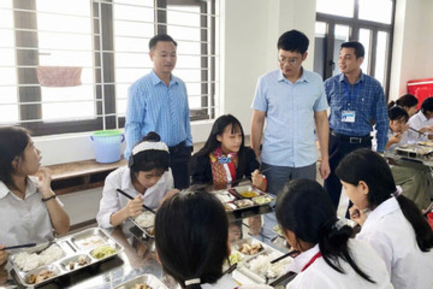 Quảng Ninh chi hơn 188 tỷ đồng hỗ trợ bữa trưa cho học sinh vùng khó