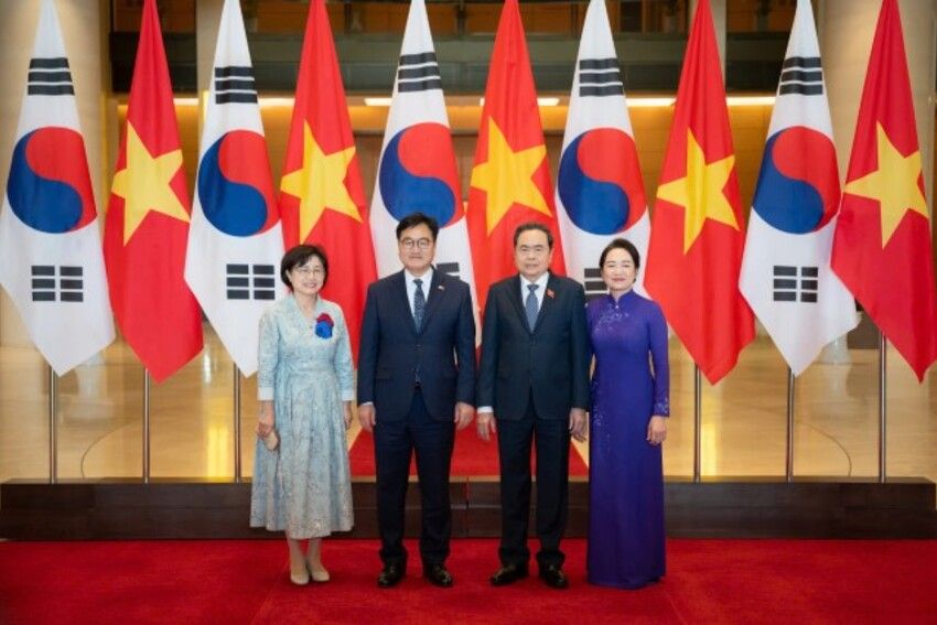 Chủ tịch Quốc hội Trần Thanh Mẫn và Phu nhân chủ trì Lễ đón chính thức Chủ tịch Quốc hội Đại Hàn Dân Quốc Woo Won Shik và Phu nhân