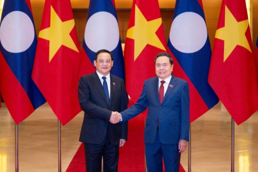 Chủ tịch Quốc hội Trần Thanh Mẫn hội kiến Thủ tướng Cộng hòa Dân chủ Nhân dân Lào Sonexay Siphandone