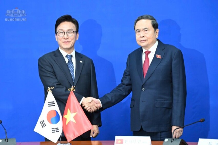 Chủ tịch Quốc hội Trần Thanh Mẫn tiếp Chủ tịch Đảng Dân chủ Đồng hành Hàn Quốc Kim Min Seok