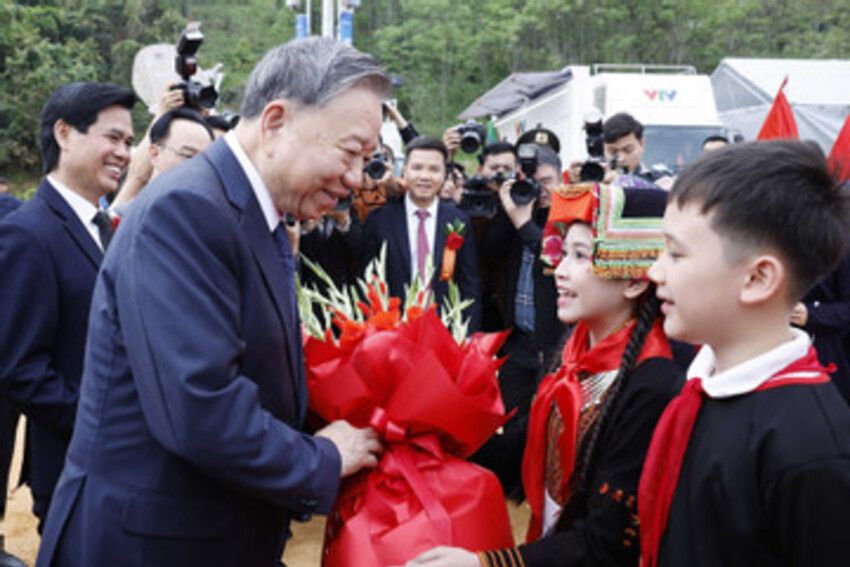 Tổng Bí thư: Xây nhiều trường để ai cũng được học tập bình đẳng, giảm áp lực thi cử