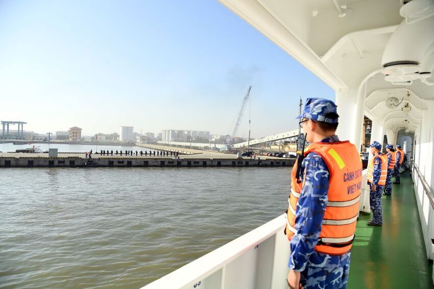 Tàu CSB 8004 cập cảng, kết thúc tốt đẹp chuyến thăm, làm việc tại Nhật Bản