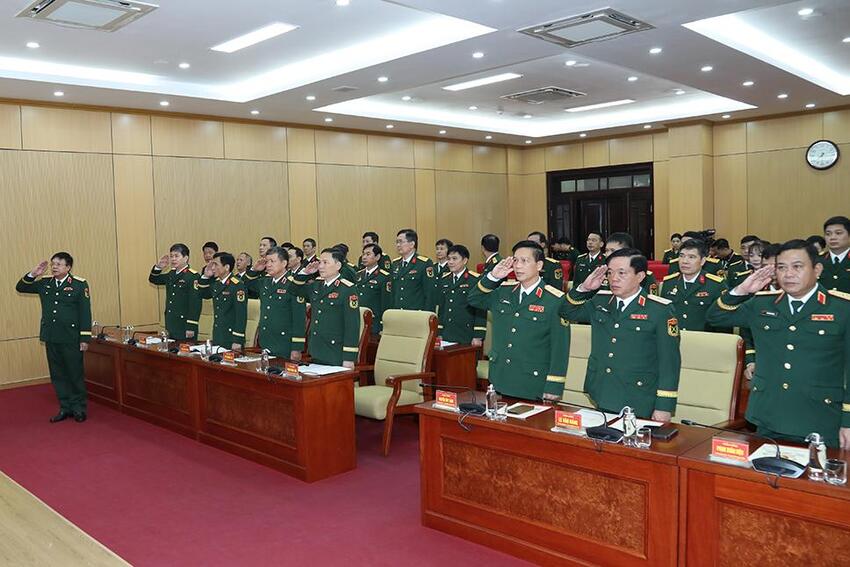 Trao Huy hiệu Đảng tặng các đảng viên thuộc Đảng bộ Cục Tác chiến