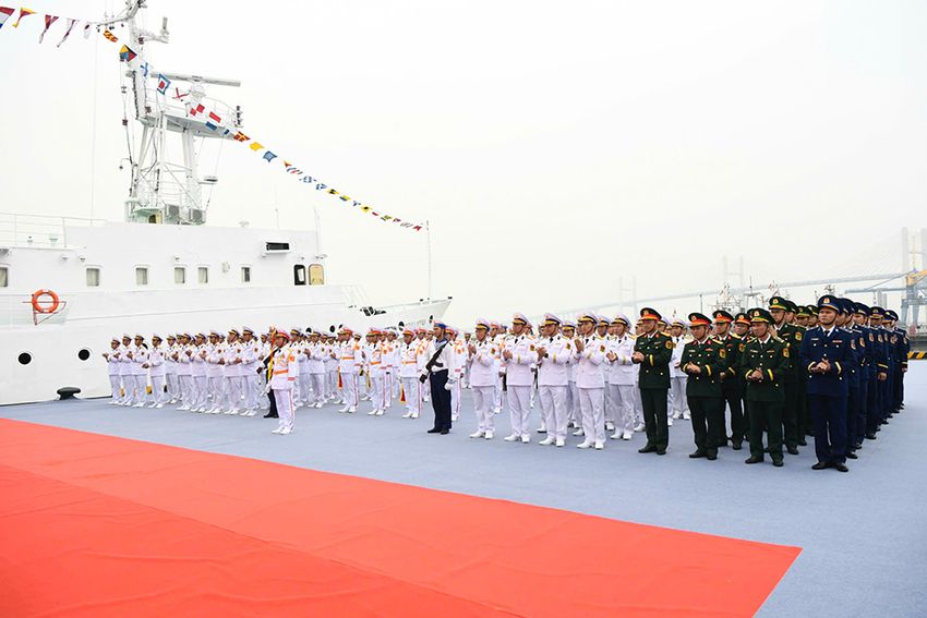 Thượng tướng Hoàng Xuân Chiến chủ trì Lễ thượng cờ trên tàu 889 - Giáo sư Gagarinsky