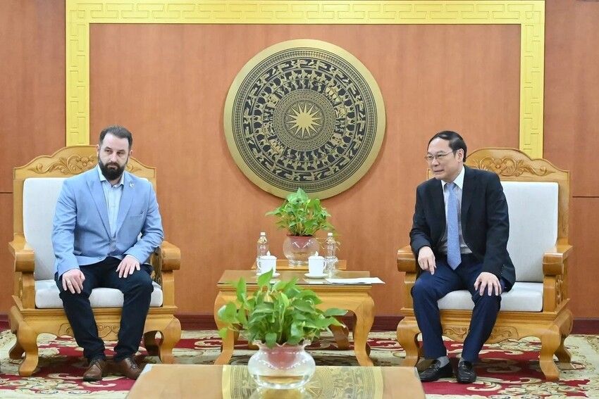 Hungary hỗ trợ Việt Nam tiếp cận công nghệ khai thác khoáng sản tiên tiến