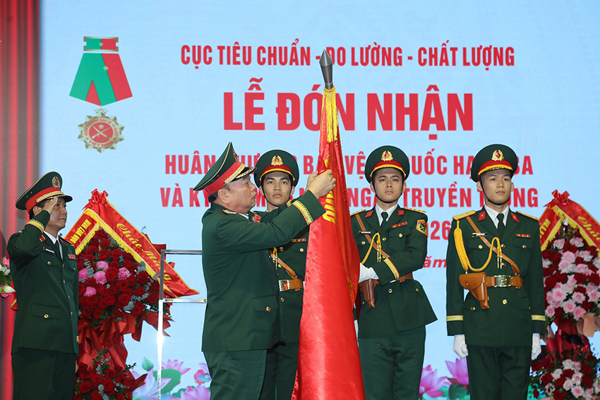 Cục Tiêu chuẩn - Đo lường - Chất lượng đón nhận Huân chương Bảo vệ Tổ quốc hạng Ba