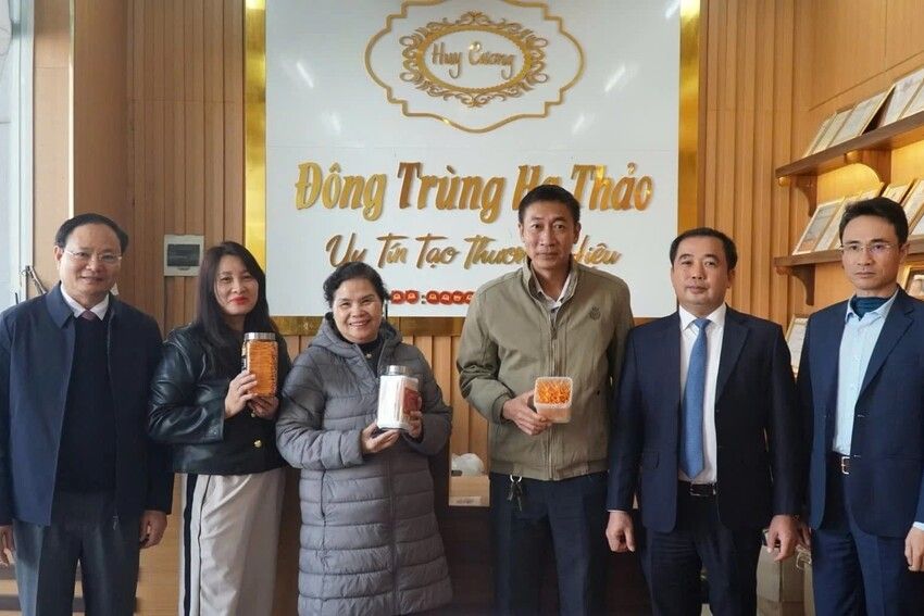 Bộ trưởng Trần Đức Thắng thăm các mô hình kinh tế nông nghiệp tại Lai Châu