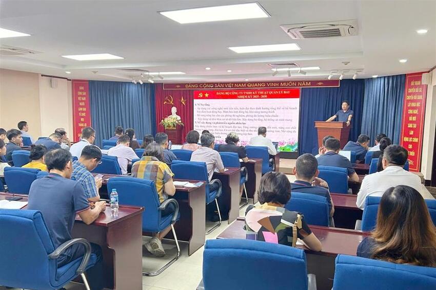 Đảng bộ Công ty TNHH Kỹ thuật Quản lý bay tổ chức Hội nghị phổ biến, tuyên truyền các Nghị quyết về đột phá phát triển khoa học, công nghệ, đổi mới sáng tạo và chuyển đổi số