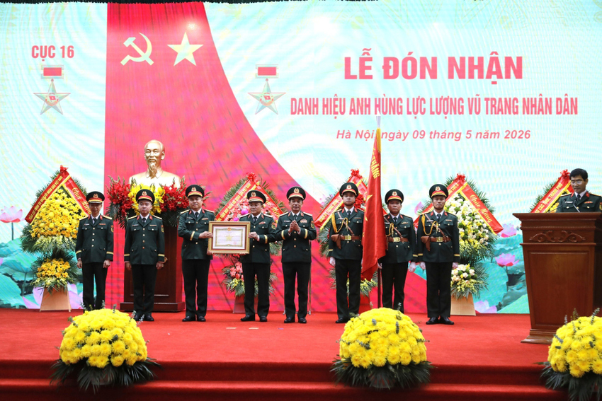 Đại tướng Phan Văn Giang dự lễ đón nhận danh hiệu Anh hùng lực lượng vũ trang nhân dân lần thứ hai của Cục 16