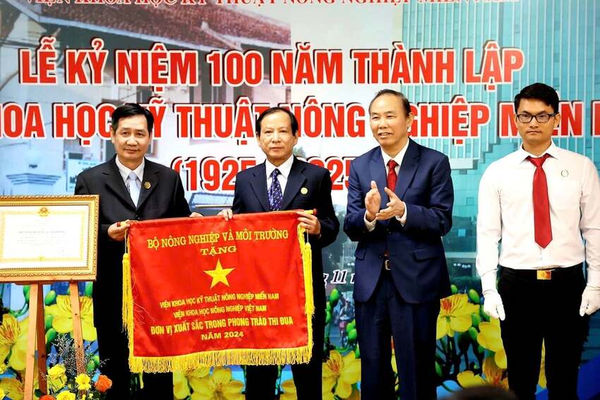 IAS kỷ niệm 100 năm thành lập và đón nhận Huân chương Lao động hạng Nhất