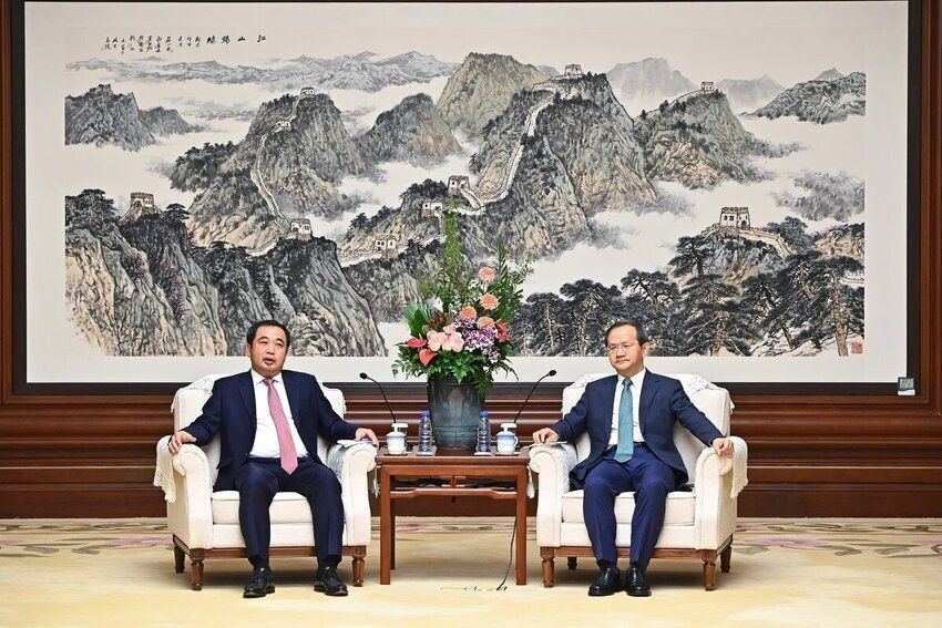 Bộ trưởng Trần Đức Thắng trao đổi với Thị trưởng Bắc Kinh về kinh nghiệm cải thiện môi trường đô thị