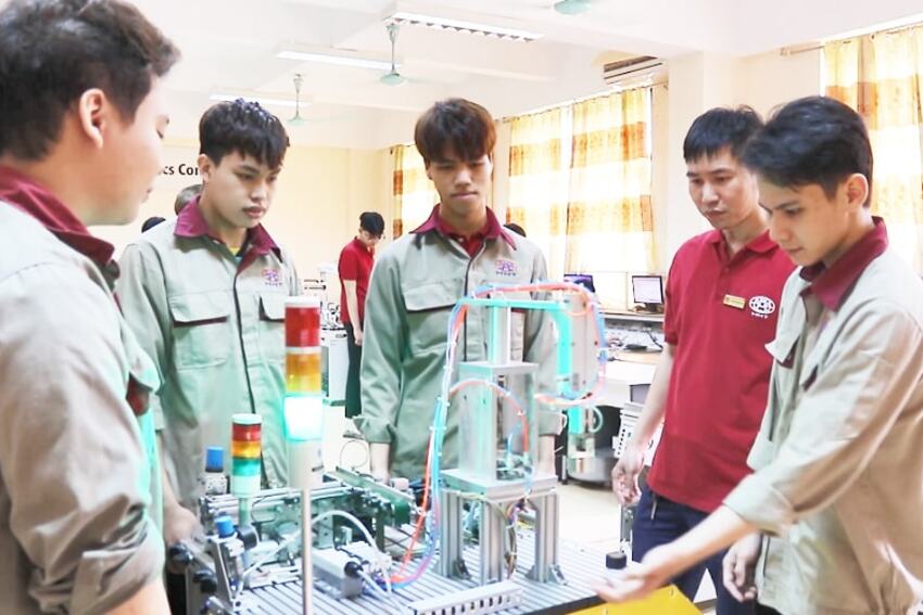 Bài 2: Tháo gỡ điểm nghẽn thể chế cho khoa học, công nghệ và đổi mới sáng tạo