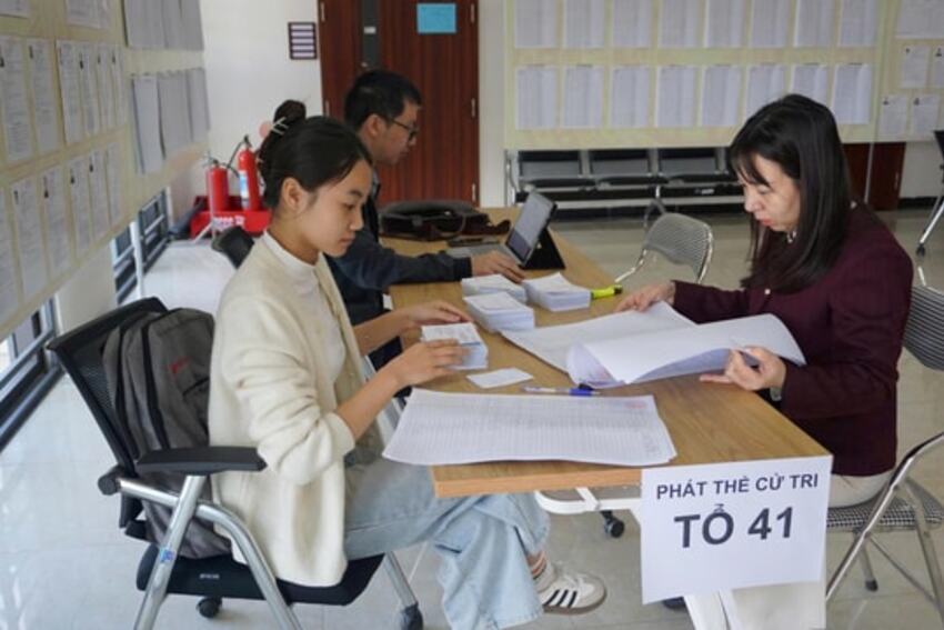 Xây dựng "pháo đài" lòng dân vững chắc trước luận điệu xuyên tạc mùa bầu cử